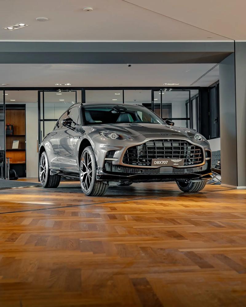 阿斯顿马丁dbx707/阿斯顿马丁dbx707图片