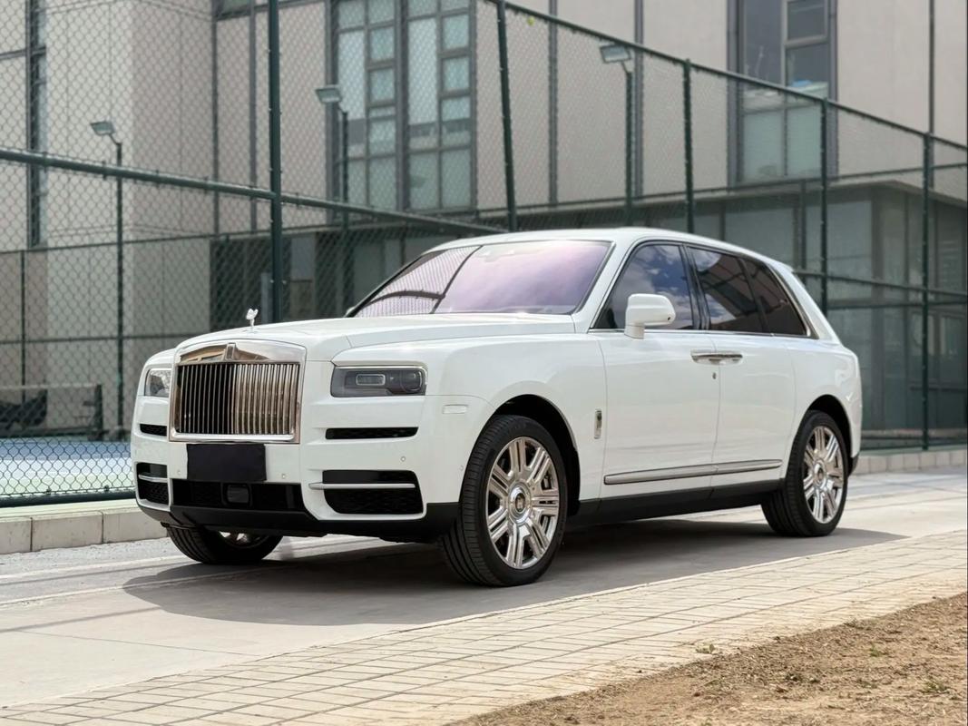 宾利库里南suv多少钱/宾利添越和库里南哪个好看