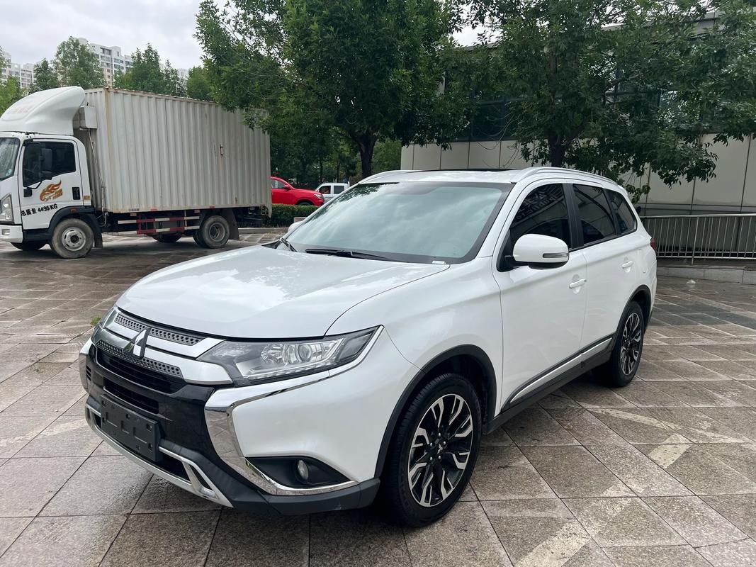 三菱欧蓝德2024款报价及图片/买三菱欧蓝德十大忠告