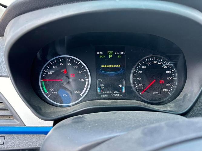 比亚迪l3怠速忽高忽低怎么回事/比亚迪l3怠速瞬时油耗多少