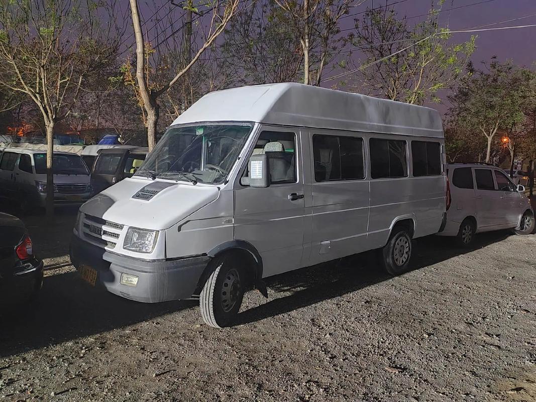 依维柯17座二手车个人出售(依维柯17座二手车个人出售价格表)